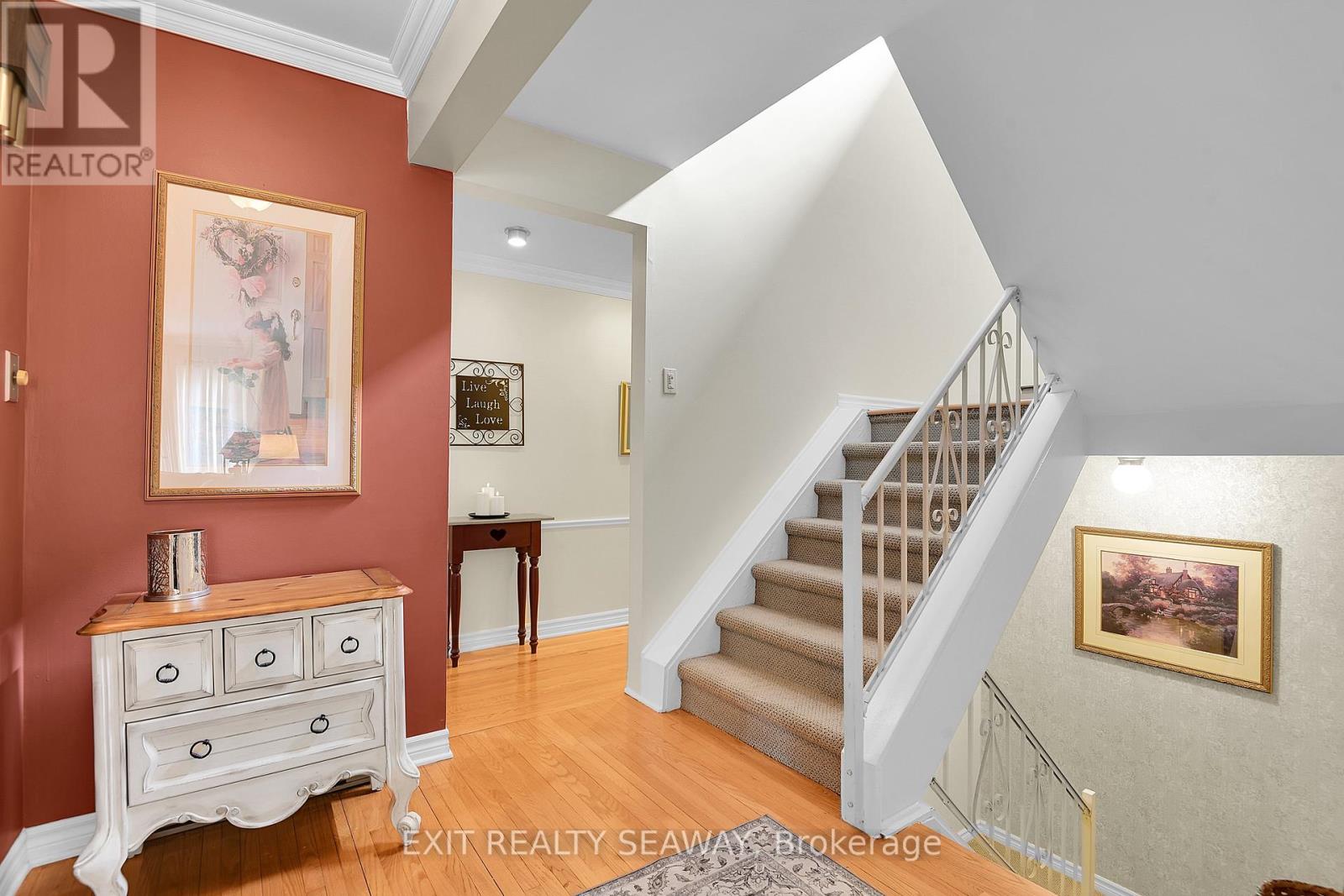 38 Spruce Street, South Stormont, Ontario  K0C 1M0 - Photo 5 - X12203552