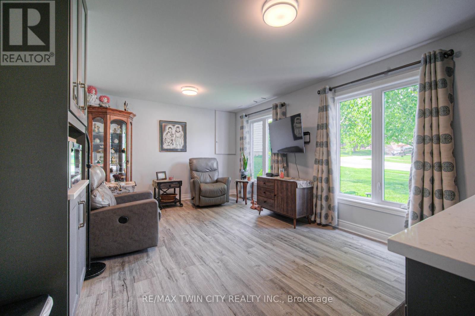 207 Grand Ridge Drive, Cambridge, Ontario  N1S 4V6 - Photo 9 - X12195808