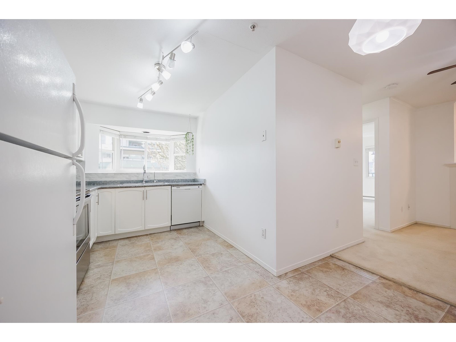 206 2962 Trethewey Street, Abbotsford, British Columbia  V2T 4M3 - Photo 7 - R2990896
