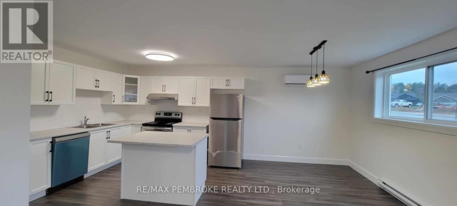 13 Zachary Street, Petawawa, Ontario  K8H 0G5 - Photo 4 - X12203526