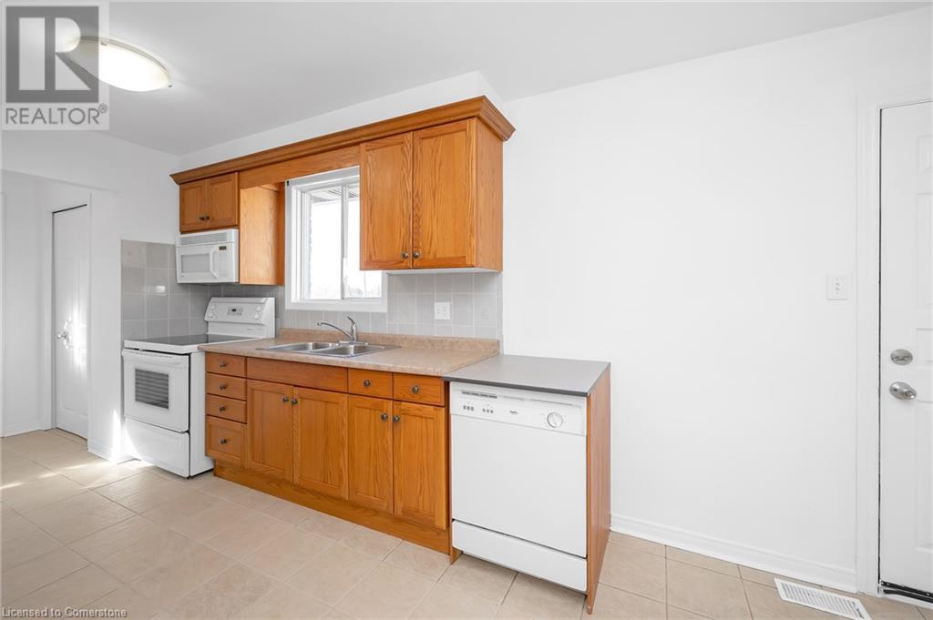 82 Lampman Crescent, Thorold, Ontario  L2V 4K7 - Photo 10 - 40730938