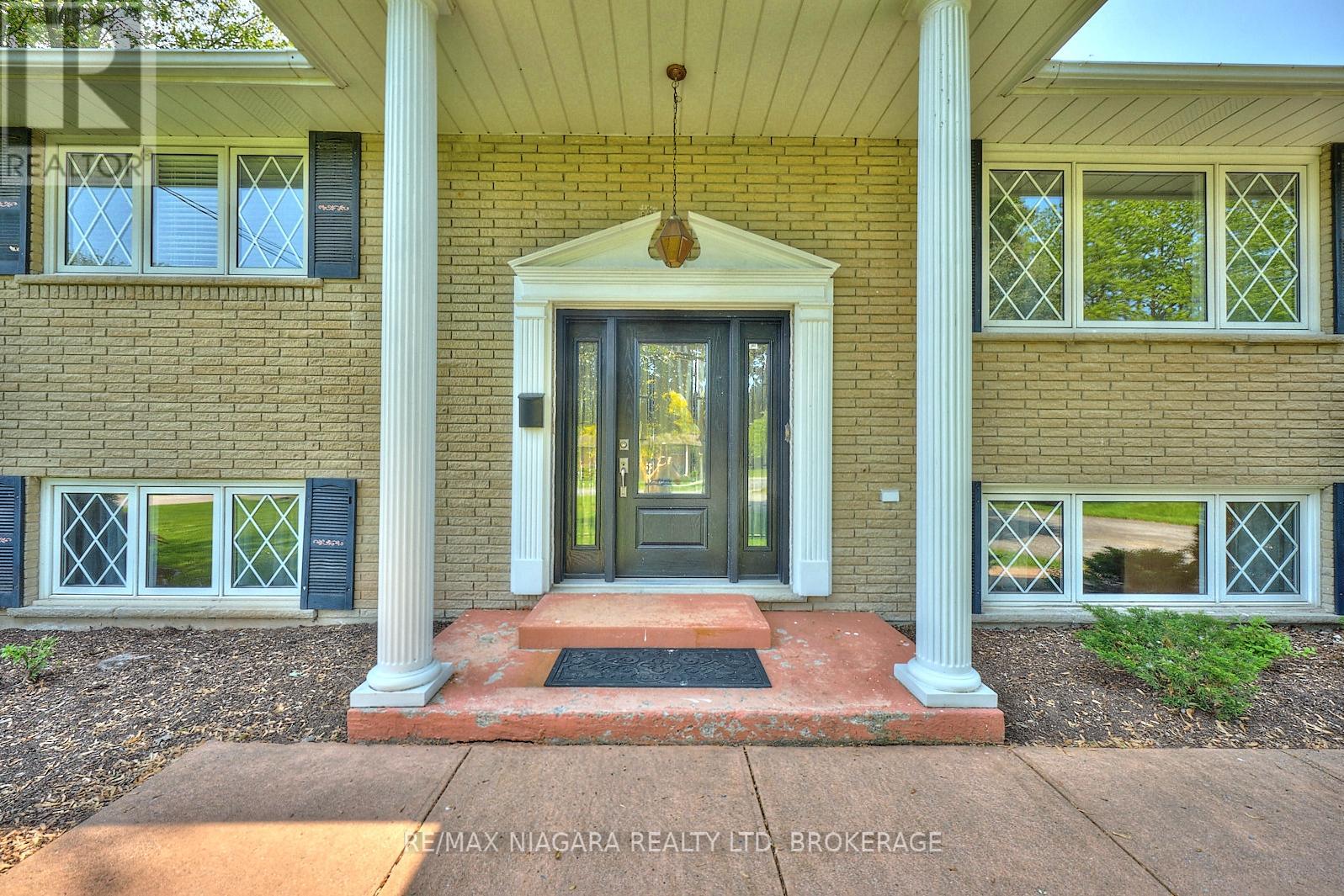 1129 Manning Court, Fort Erie, Ontario  L2A 5P7 - Photo 3 - X12191801