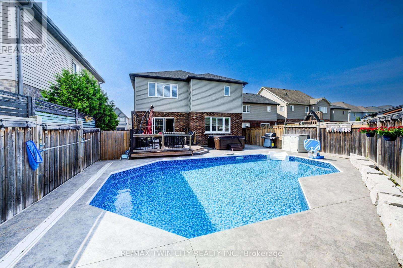 354 Salisbury Avenue, Cambridge, Ontario  N1S 0A2 - Photo 31 - X12198851