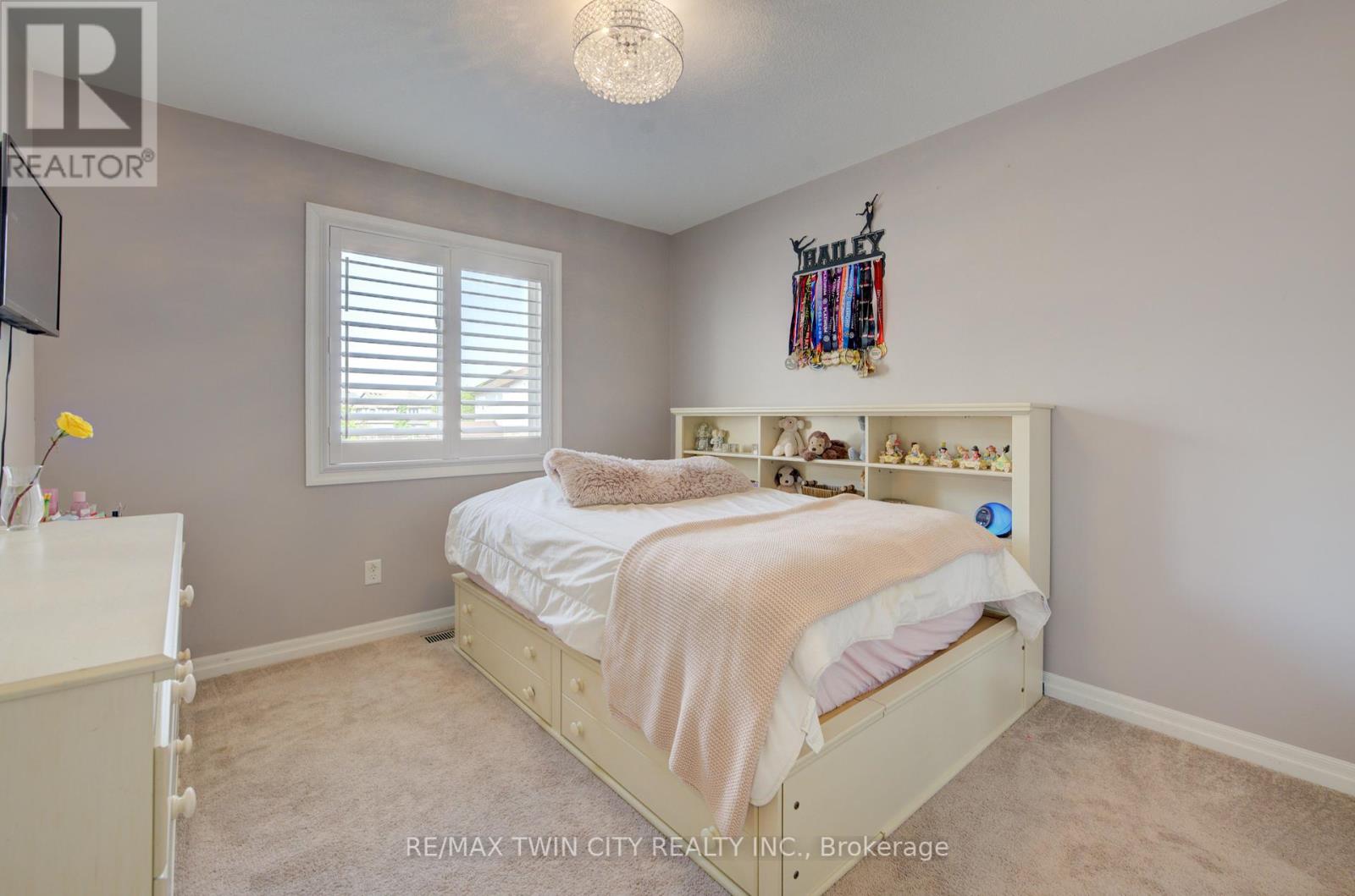 354 Salisbury Avenue, Cambridge, Ontario  N1S 0A2 - Photo 22 - X12198851