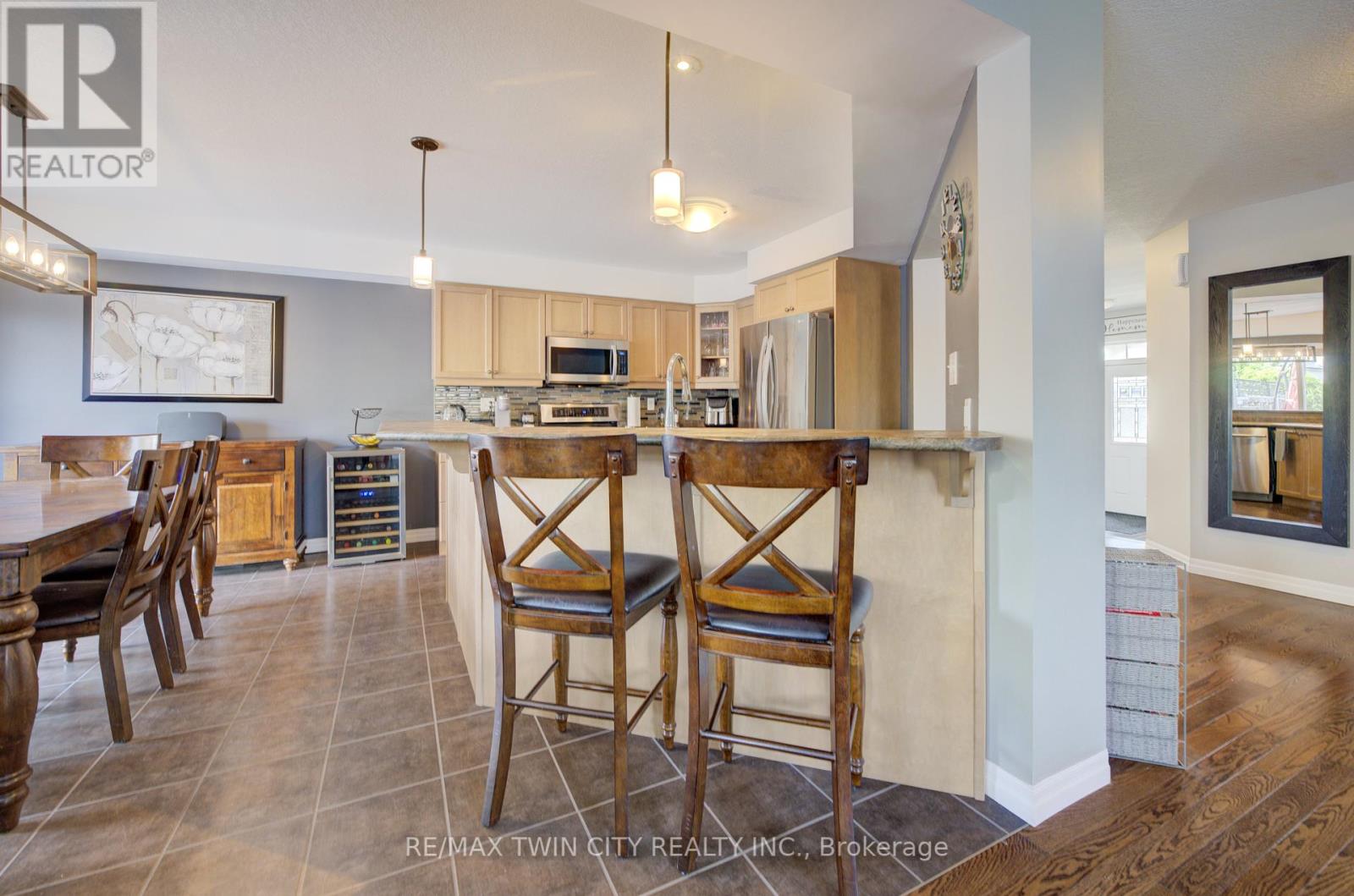 354 Salisbury Avenue, Cambridge, Ontario  N1S 0A2 - Photo 11 - X12198851
