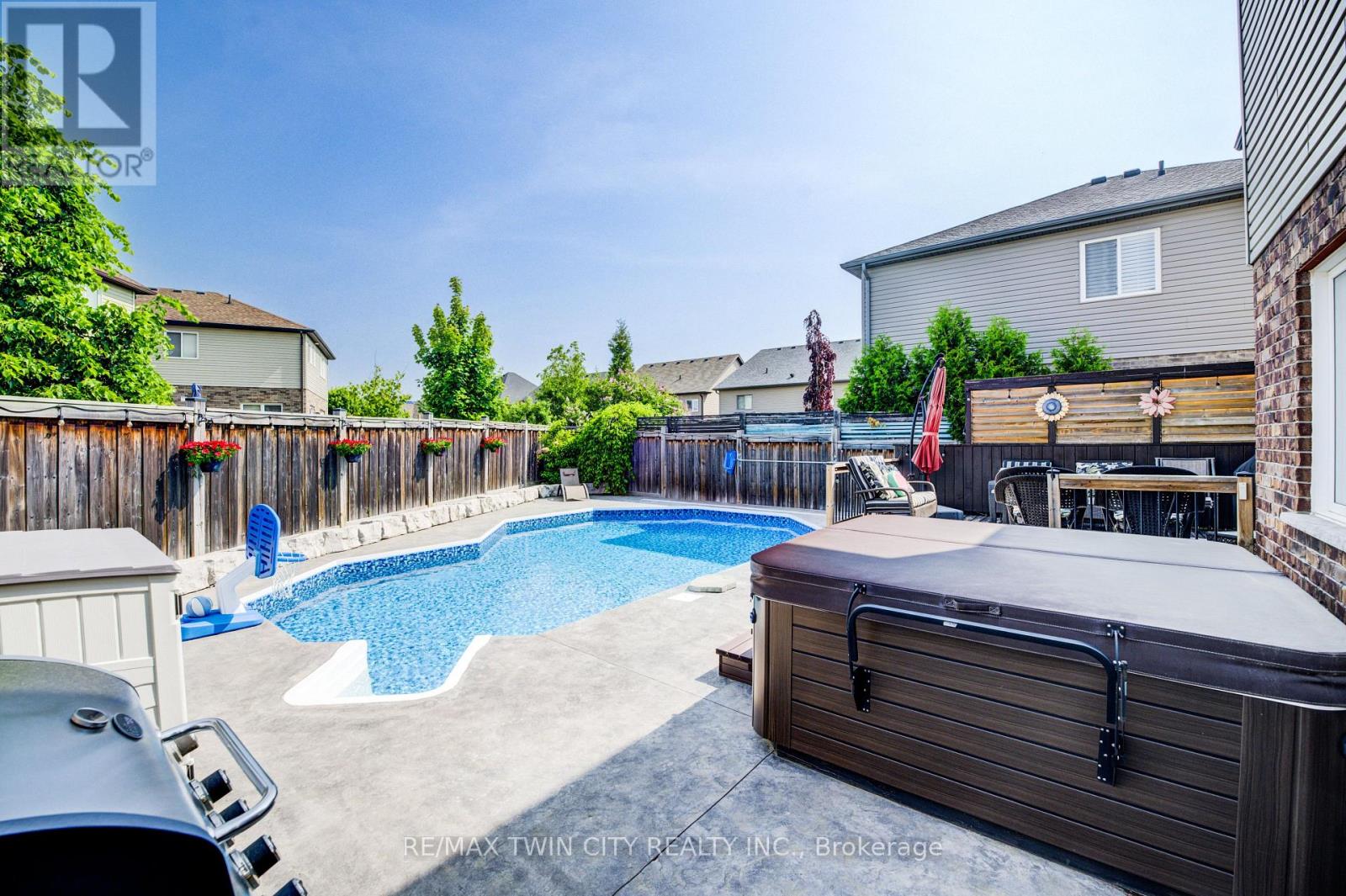 354 Salisbury Avenue, Cambridge, Ontario  N1S 0A2 - Photo 30 - X12198851