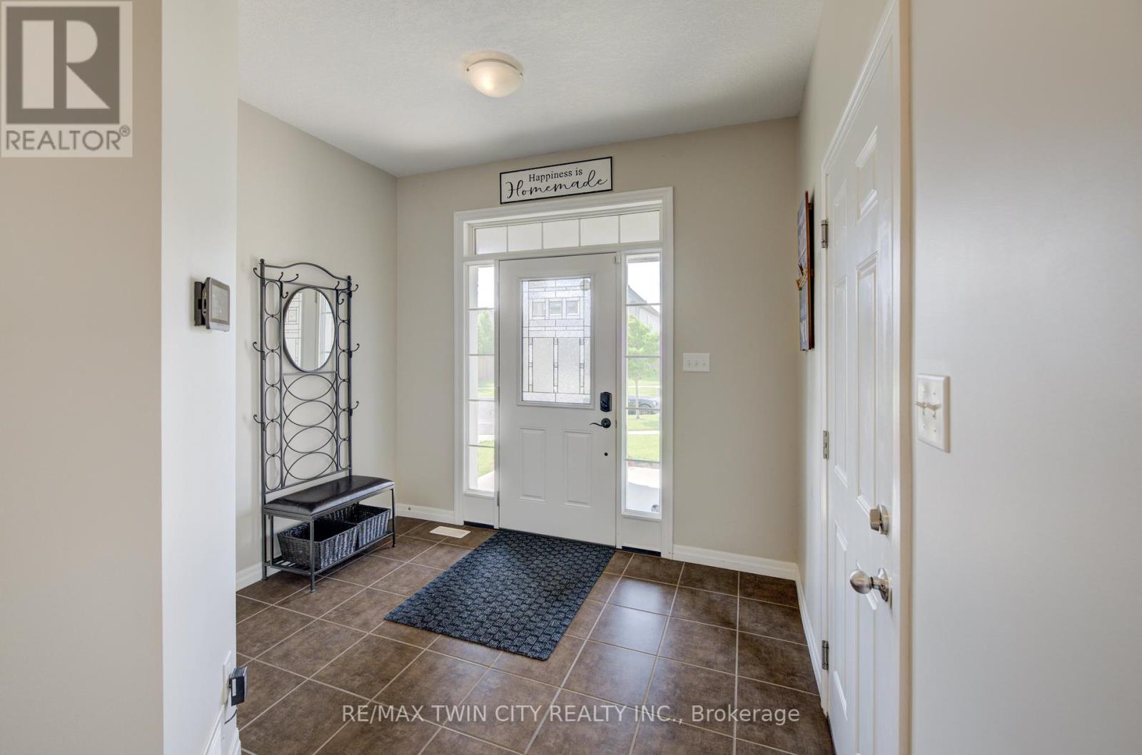 354 Salisbury Avenue, Cambridge, Ontario  N1S 0A2 - Photo 7 - X12198851