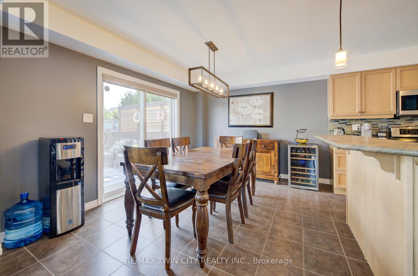 354 Salisbury Avenue, Cambridge, Ontario  N1S 0A2 - Photo 12 - X12198851
