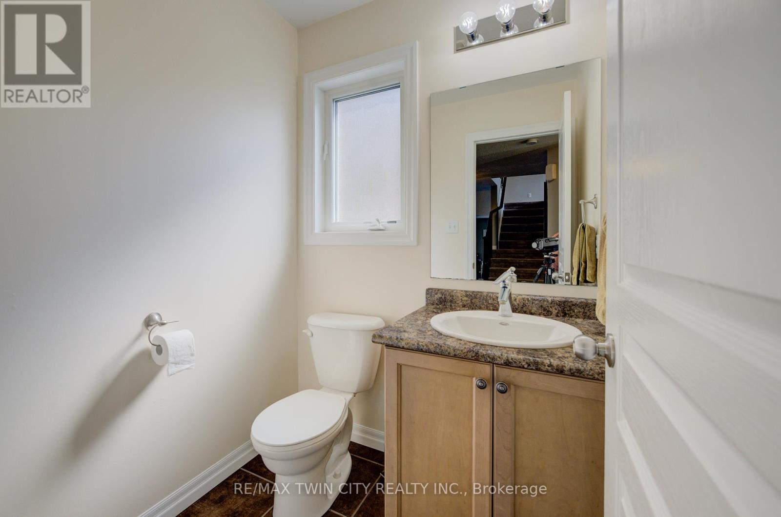 354 Salisbury Avenue, Cambridge, Ontario  N1S 0A2 - Photo 8 - X12198851