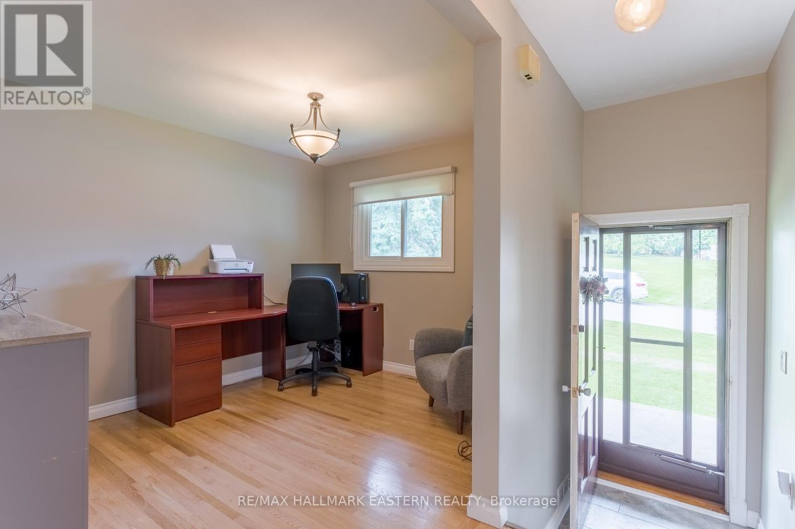 815 Stewart Drive, Peterborough South (East), Ontario  K9J 7R3 - Photo 2 - X12056595