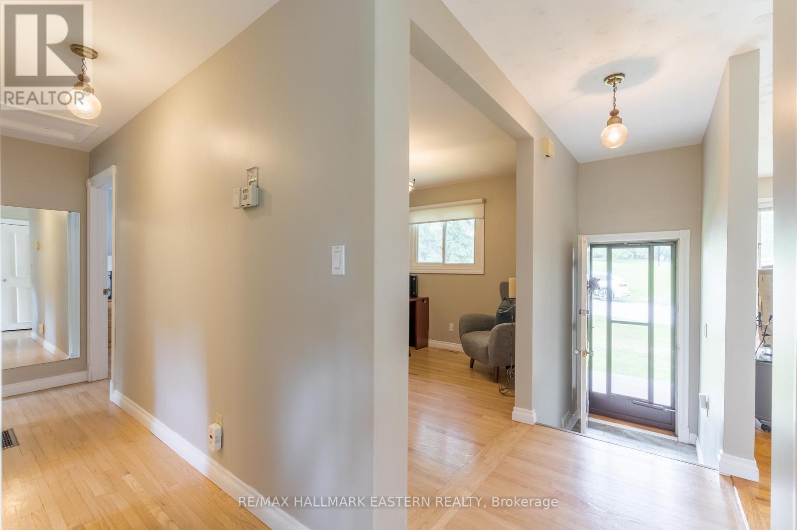 815 Stewart Drive, Peterborough South, Ontario  K9J 7R3 - Photo 3 - X12056595