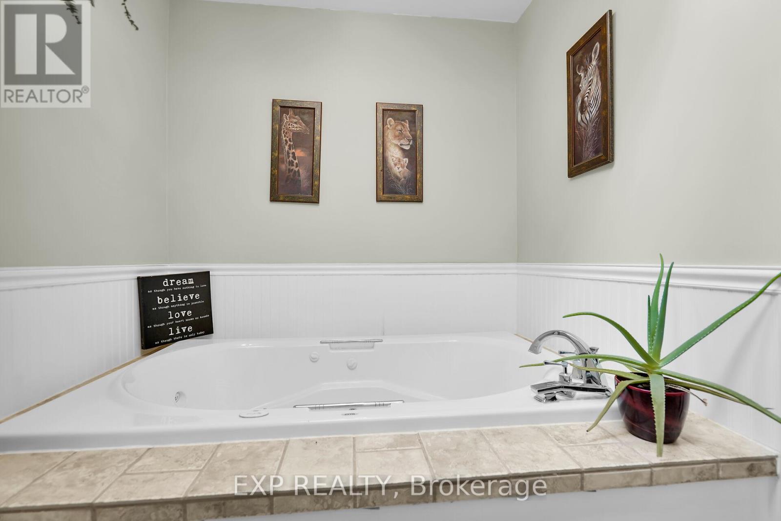 99 Westwinds Drive, London South, Ontario  N6C 5M6 - Photo 38 - X12200915