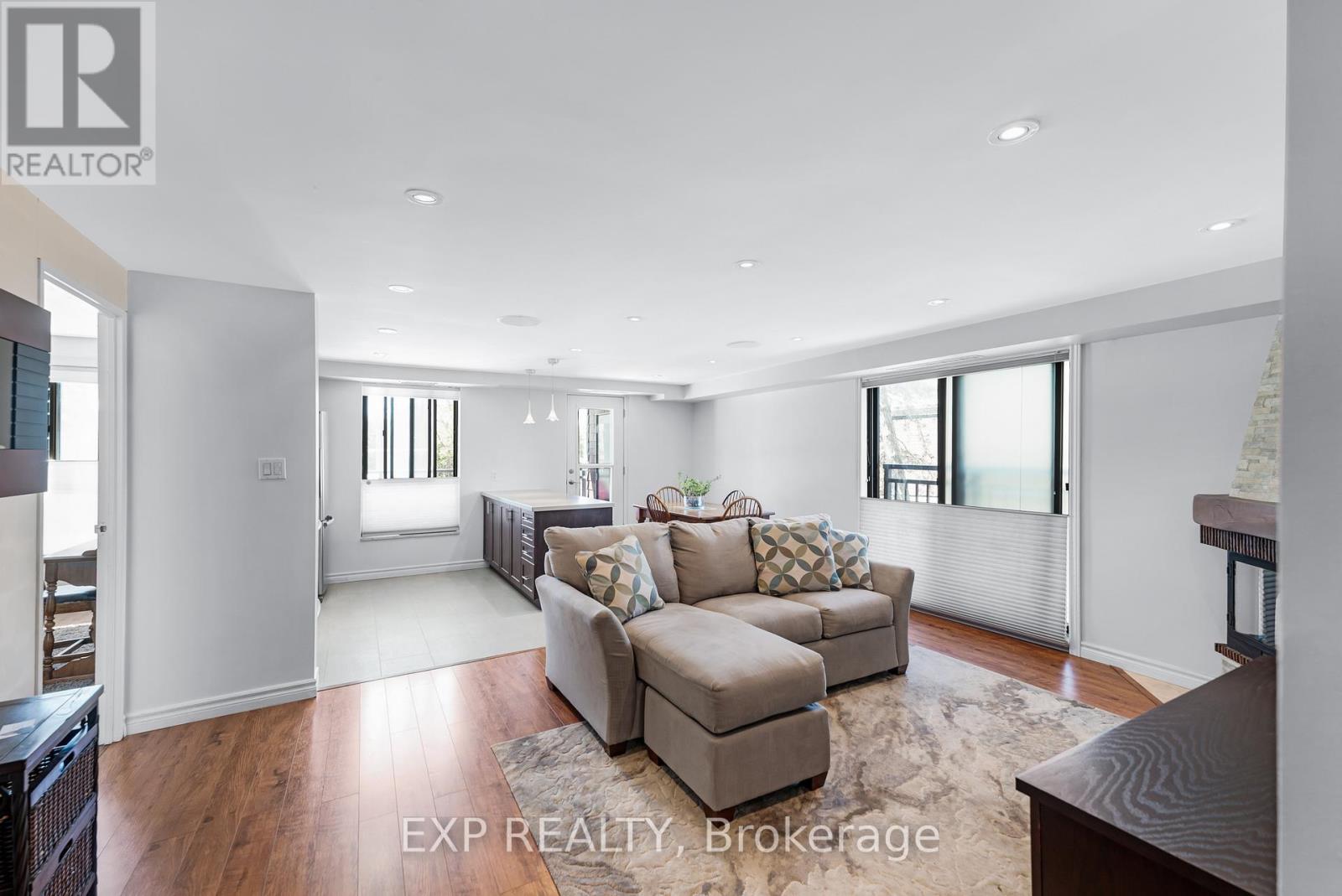 104 - 15390 Yonge Street, Aurora, Ontario  L4G 1N8 - Photo 2 - N12203531