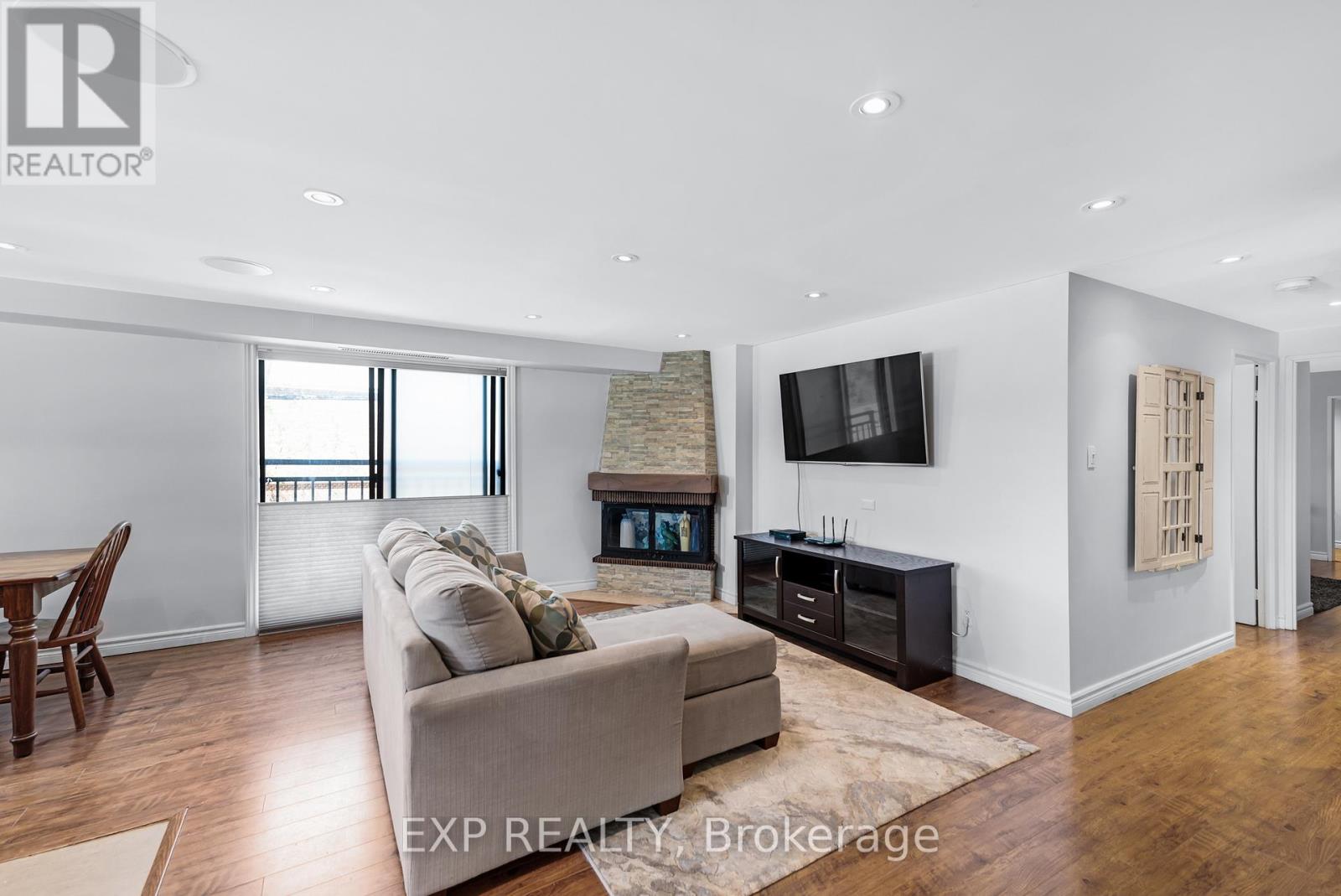 104 - 15390 Yonge Street, Aurora, Ontario  L4G 1N8 - Photo 3 - N12203531
