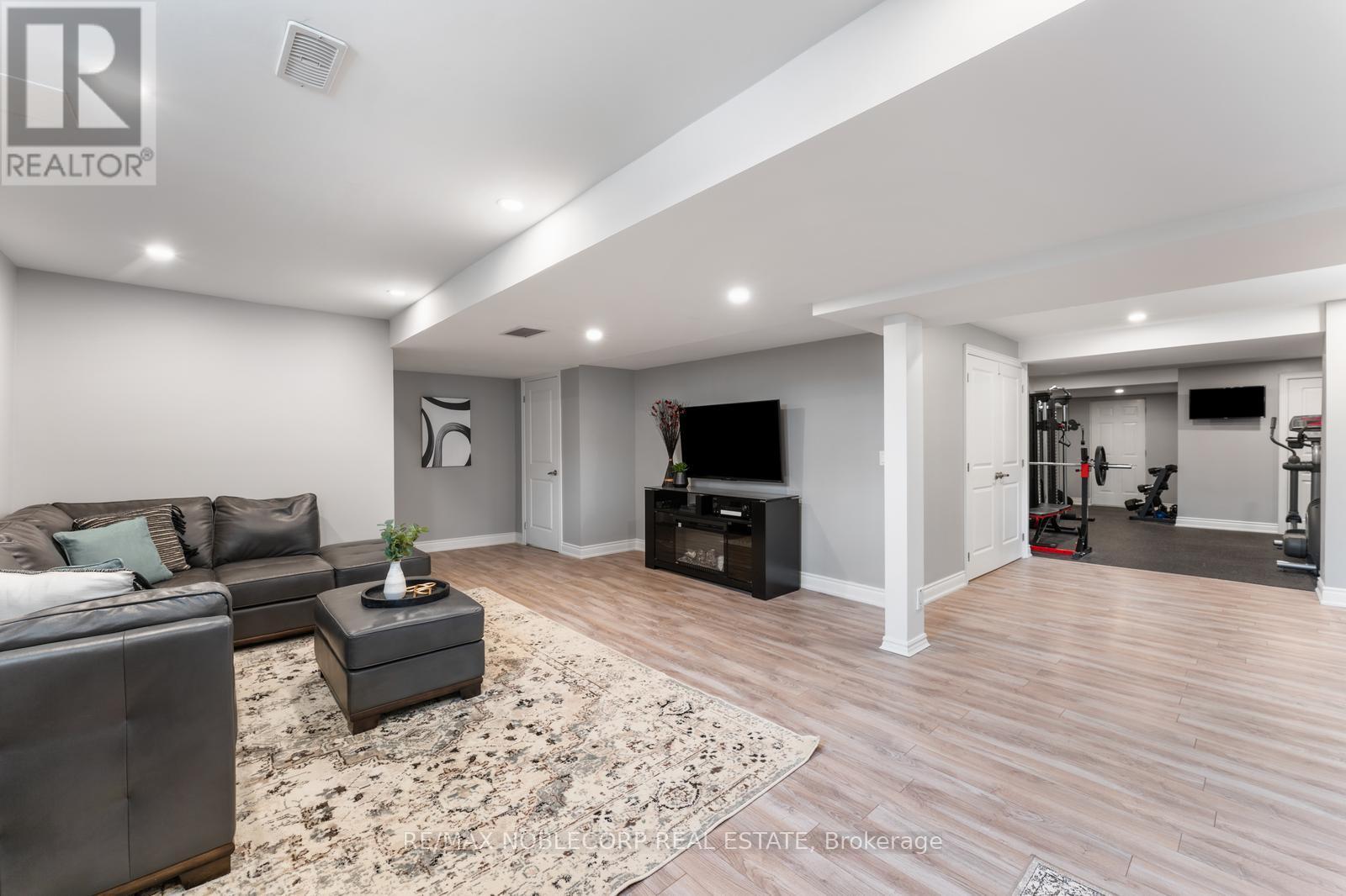 174 Strachan Trail, New Tecumseth (Beeton), Ontario  M6J 2S9 - Photo 37 - N12203537