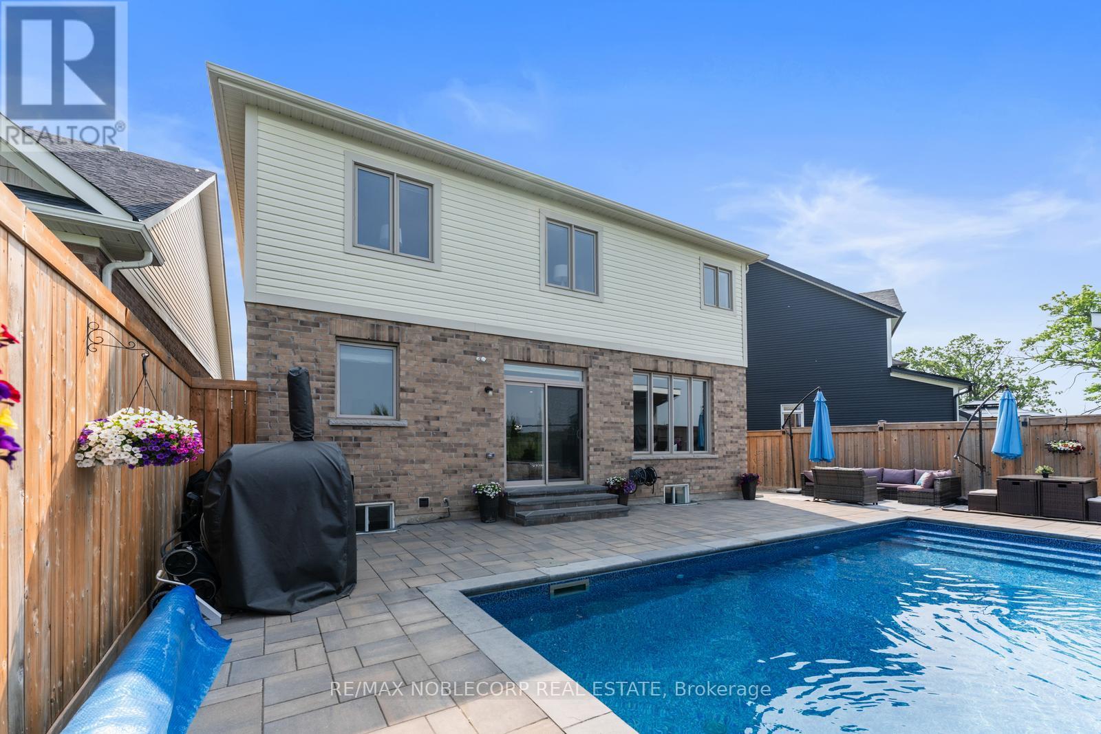 174 Strachan Trail, New Tecumseth (Beeton), Ontario  M6J 2S9 - Photo 47 - N12203537