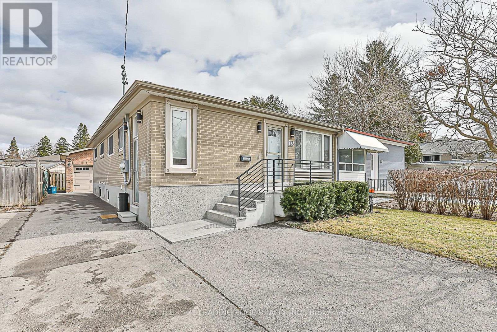 13 Richardson Drive, Aurora, Ontario  L4G 1Y9 - Photo 1 - N12203573