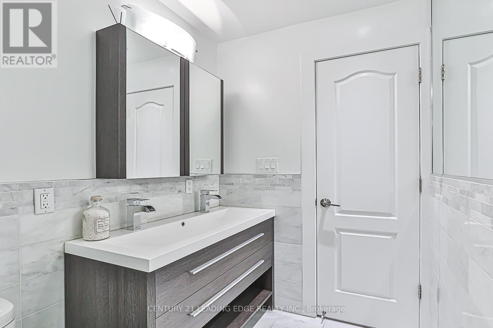 13 Richardson Drive, Aurora, Ontario  L4G 1Y9 - Photo 21 - N12203573