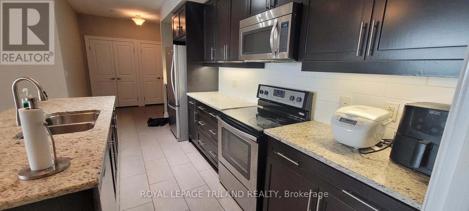 1008 - 240 Villagewalk Boulevard, London North, Ontario  N6G 0P6 - Photo 7 - X12203661