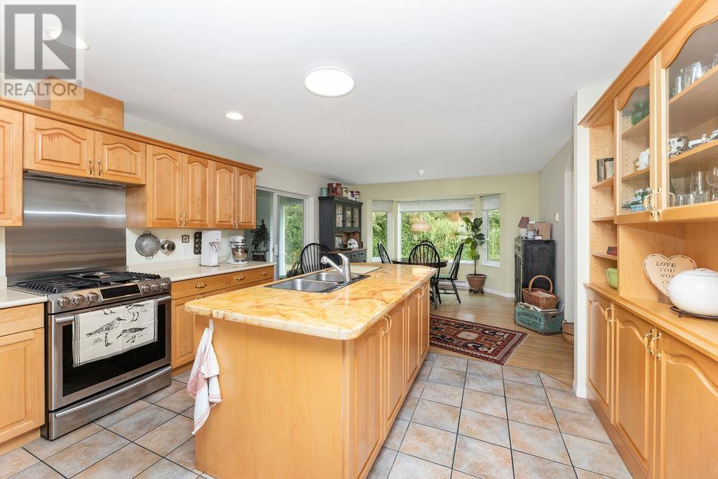 1270 Reed Road, Gibsons, British Columbia  V0N 1V7 - Photo 17 - R2943339