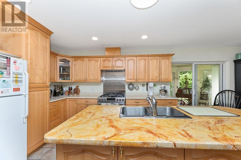 1270 Reed Road, Gibsons, British Columbia  V0N 1V7 - Photo 16 - R2943339
