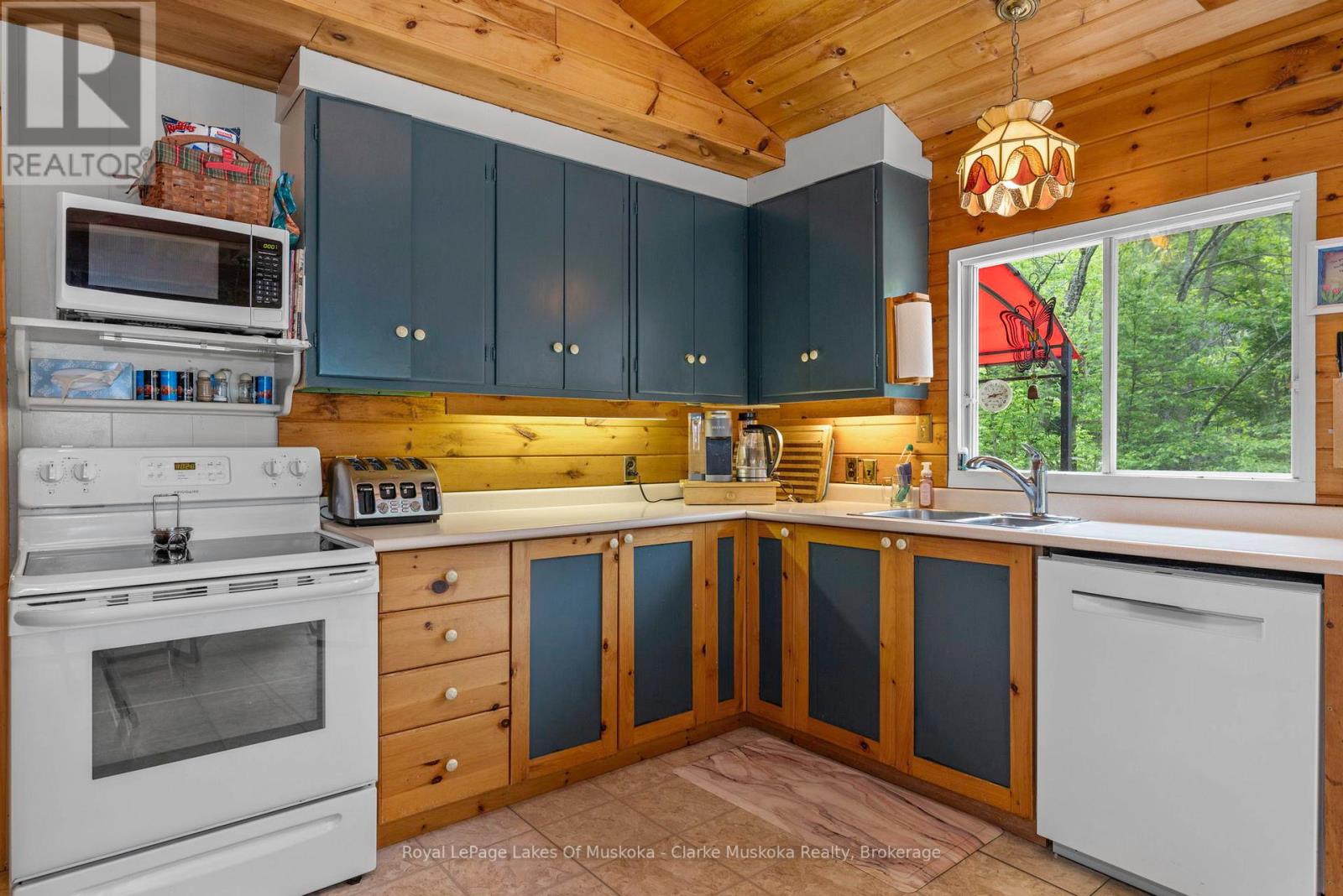 12 - 3998 Hwy 141, Muskoka Lakes, Ontario  P0C 1J0 - Photo 11 - X12203105