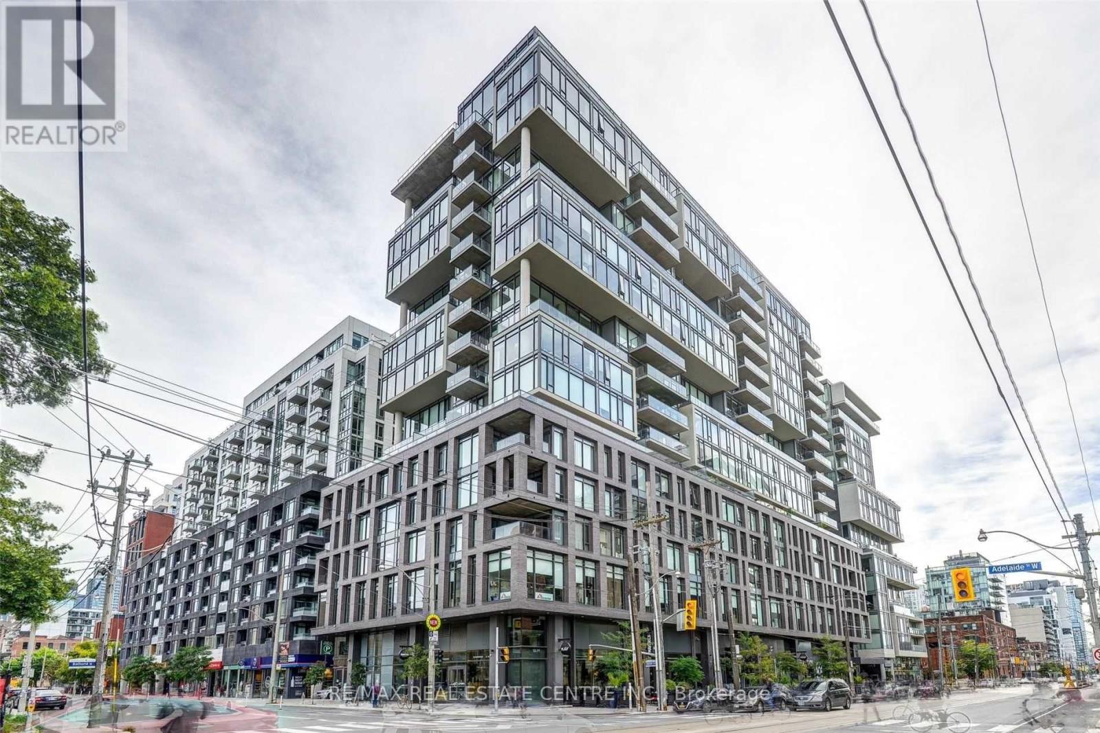 601 - 111 BATHURST STREET, Toronto, Ontario