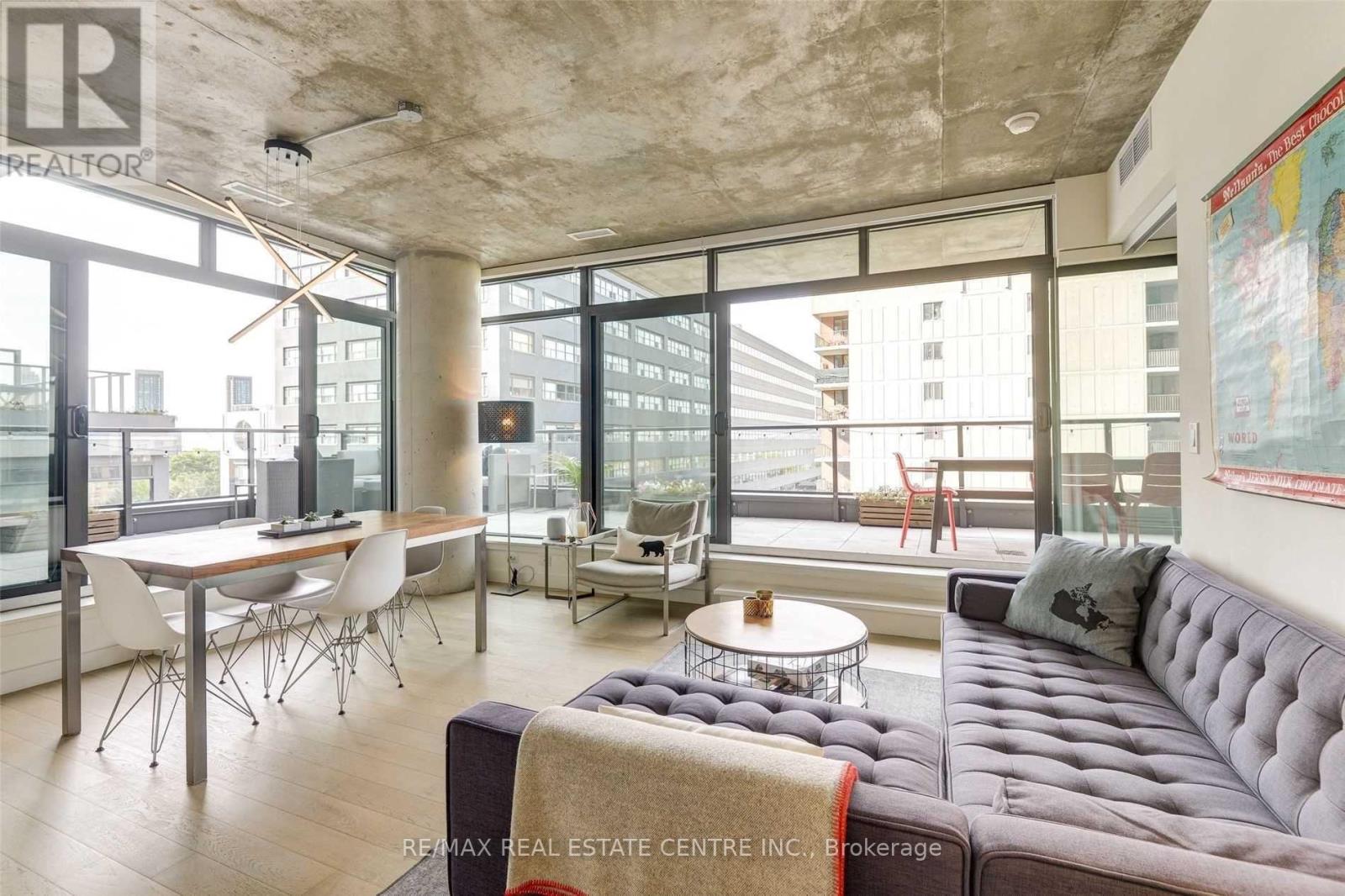 601 - 111 Bathurst Street, Toronto, Ontario  M5V 2R1 - Photo 2 - C12164319