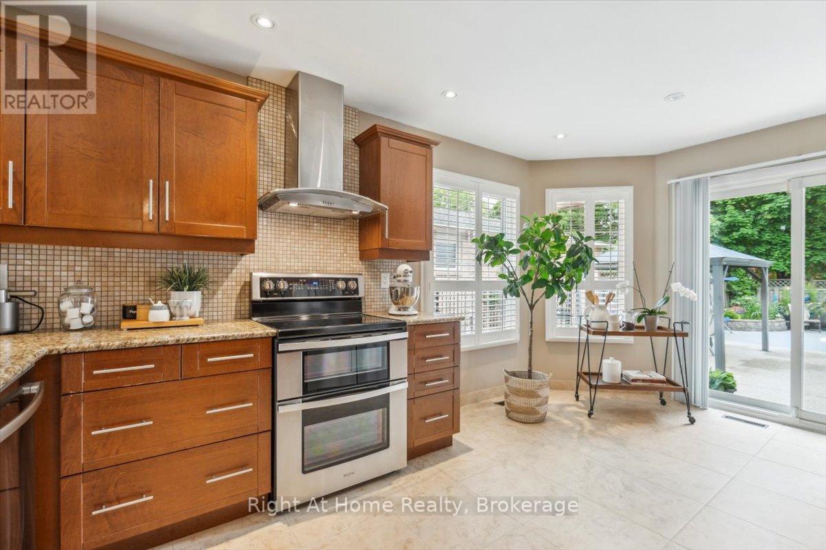 236 O'donoghue Avenue, Oakville (Ro River Oaks), Ontario  L6H 3W6 - Photo 10 - W12203603