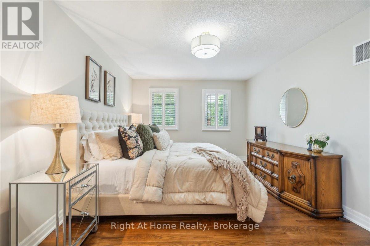 236 O'donoghue Avenue, Oakville (Ro River Oaks), Ontario  L6H 3W6 - Photo 13 - W12203603