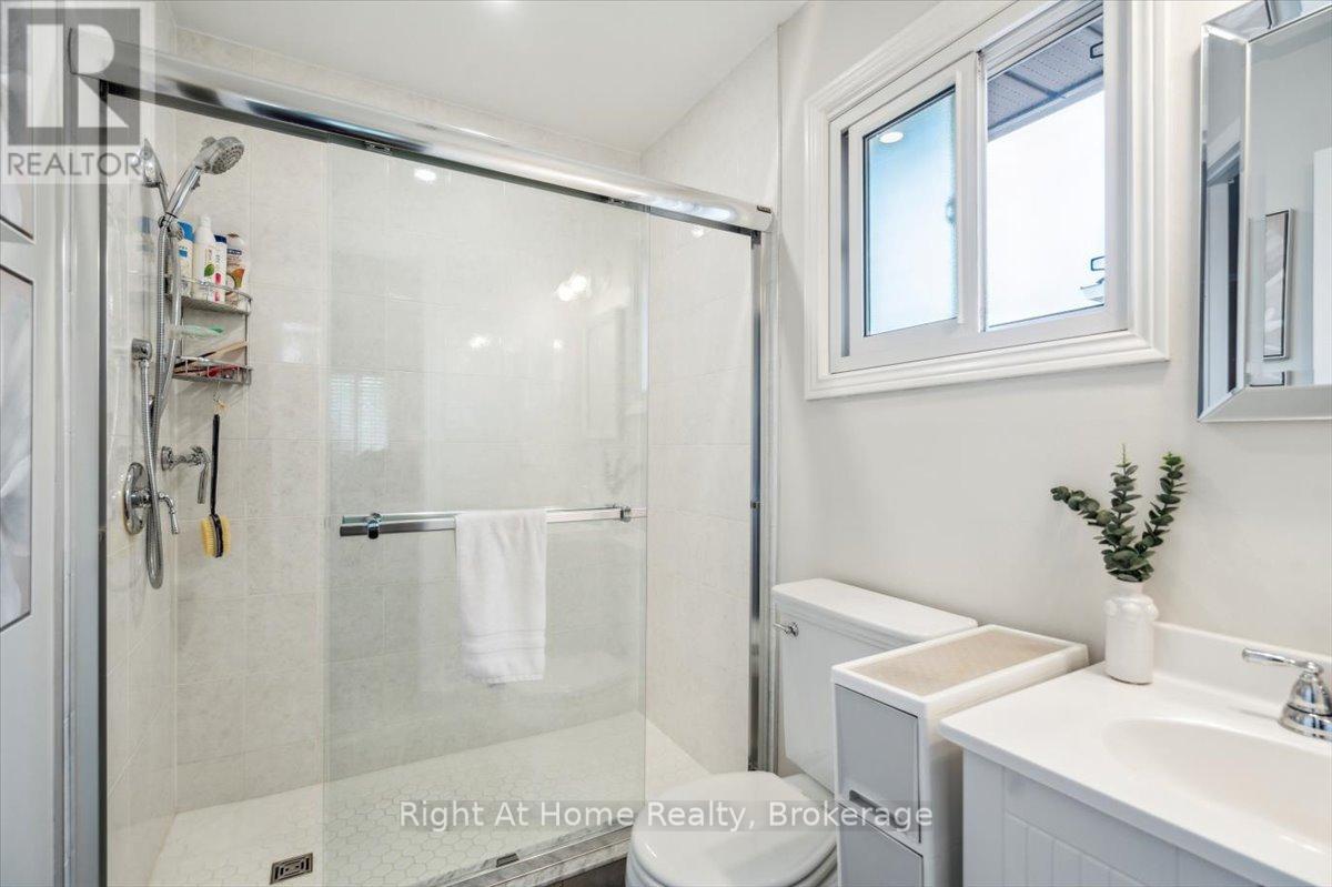 236 O'donoghue Avenue, Oakville (Ro River Oaks), Ontario  L6H 3W6 - Photo 16 - W12203603