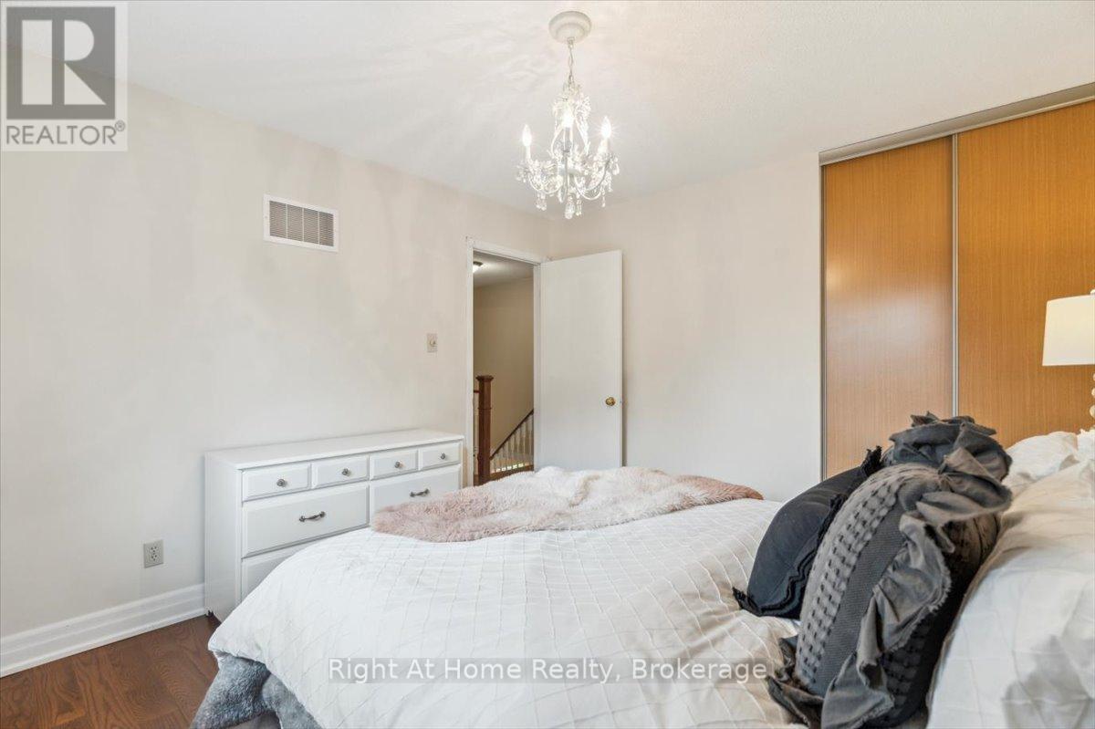 236 O'donoghue Avenue, Oakville (Ro River Oaks), Ontario  L6H 3W6 - Photo 18 - W12203603