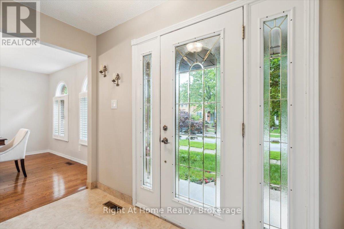 236 O'donoghue Avenue, Oakville (Ro River Oaks), Ontario  L6H 3W6 - Photo 3 - W12203603