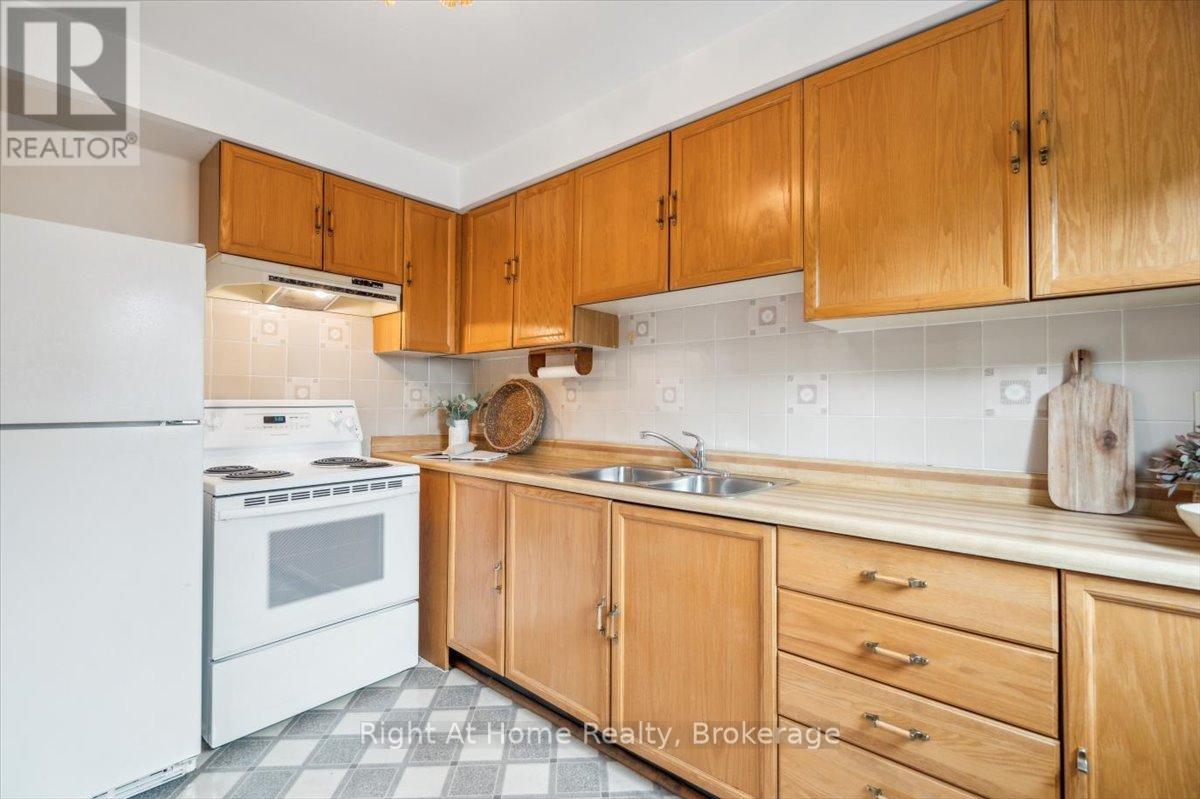 236 O'donoghue Avenue, Oakville (Ro River Oaks), Ontario  L6H 3W6 - Photo 30 - W12203603