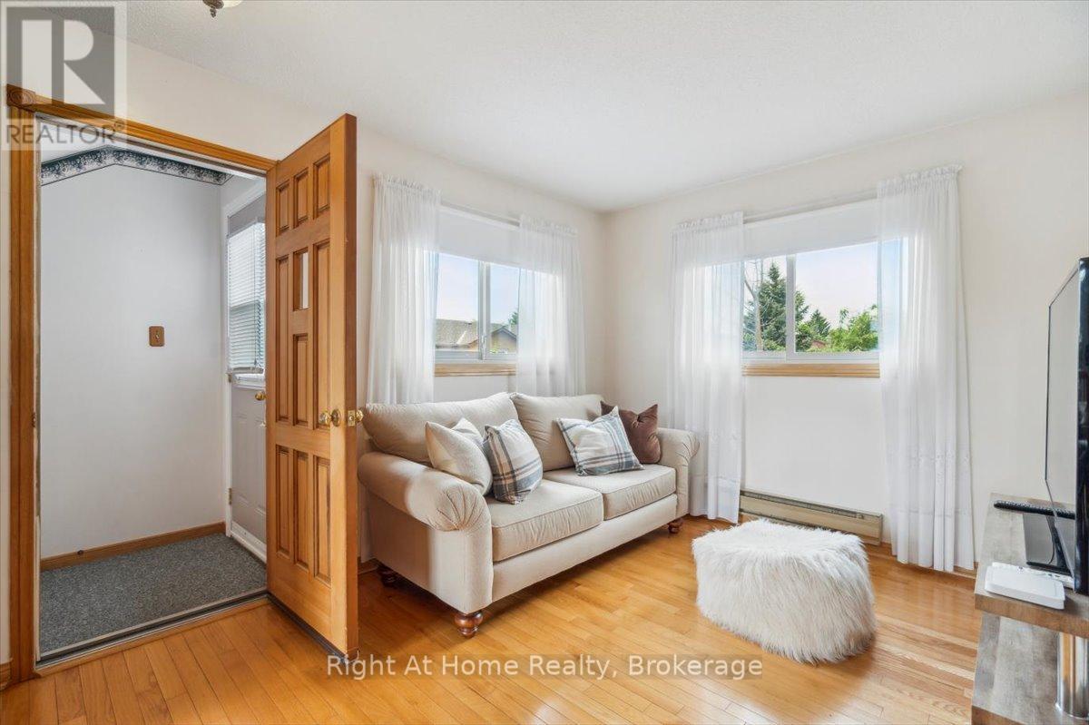 236 O'donoghue Avenue, Oakville (Ro River Oaks), Ontario  L6H 3W6 - Photo 32 - W12203603