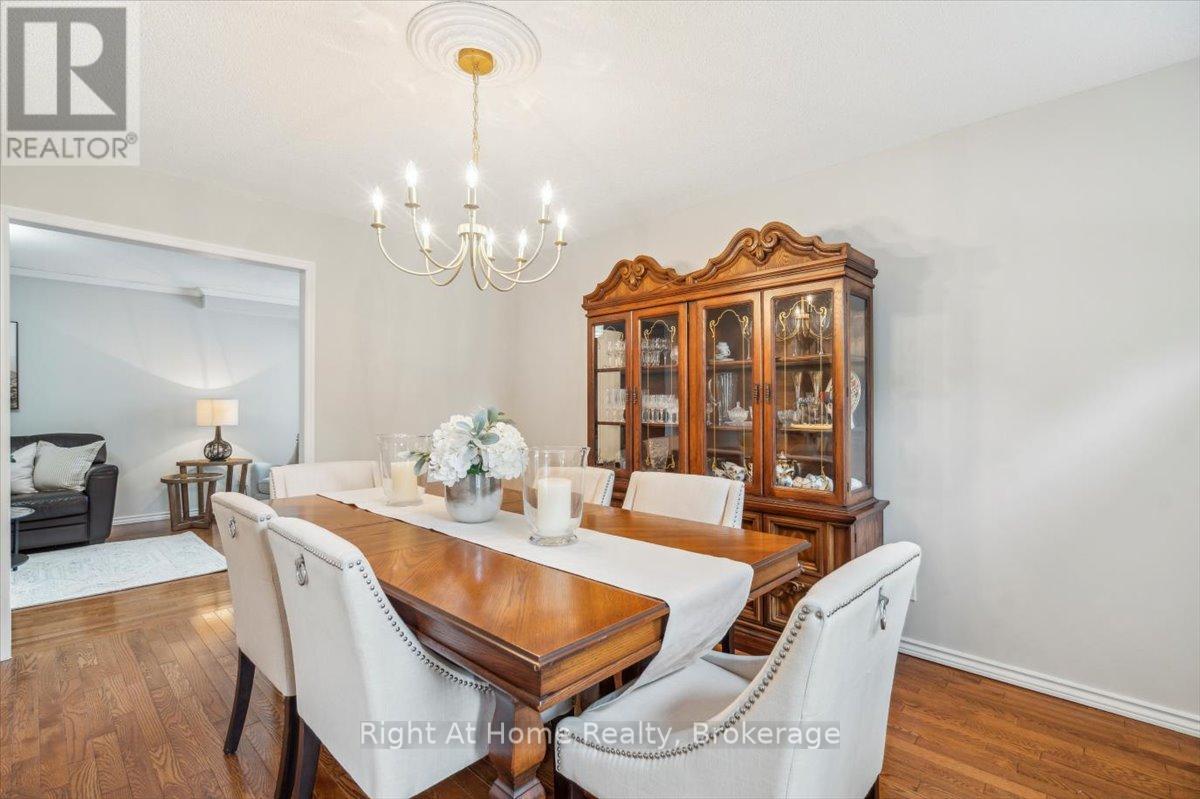 236 O'donoghue Avenue, Oakville (Ro River Oaks), Ontario  L6H 3W6 - Photo 4 - W12203603