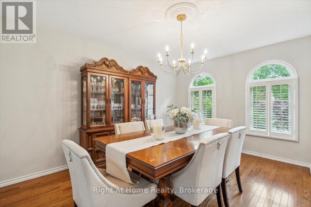 236 O'donoghue Avenue, Oakville (Ro River Oaks), Ontario  L6H 3W6 - Photo 5 - W12203603