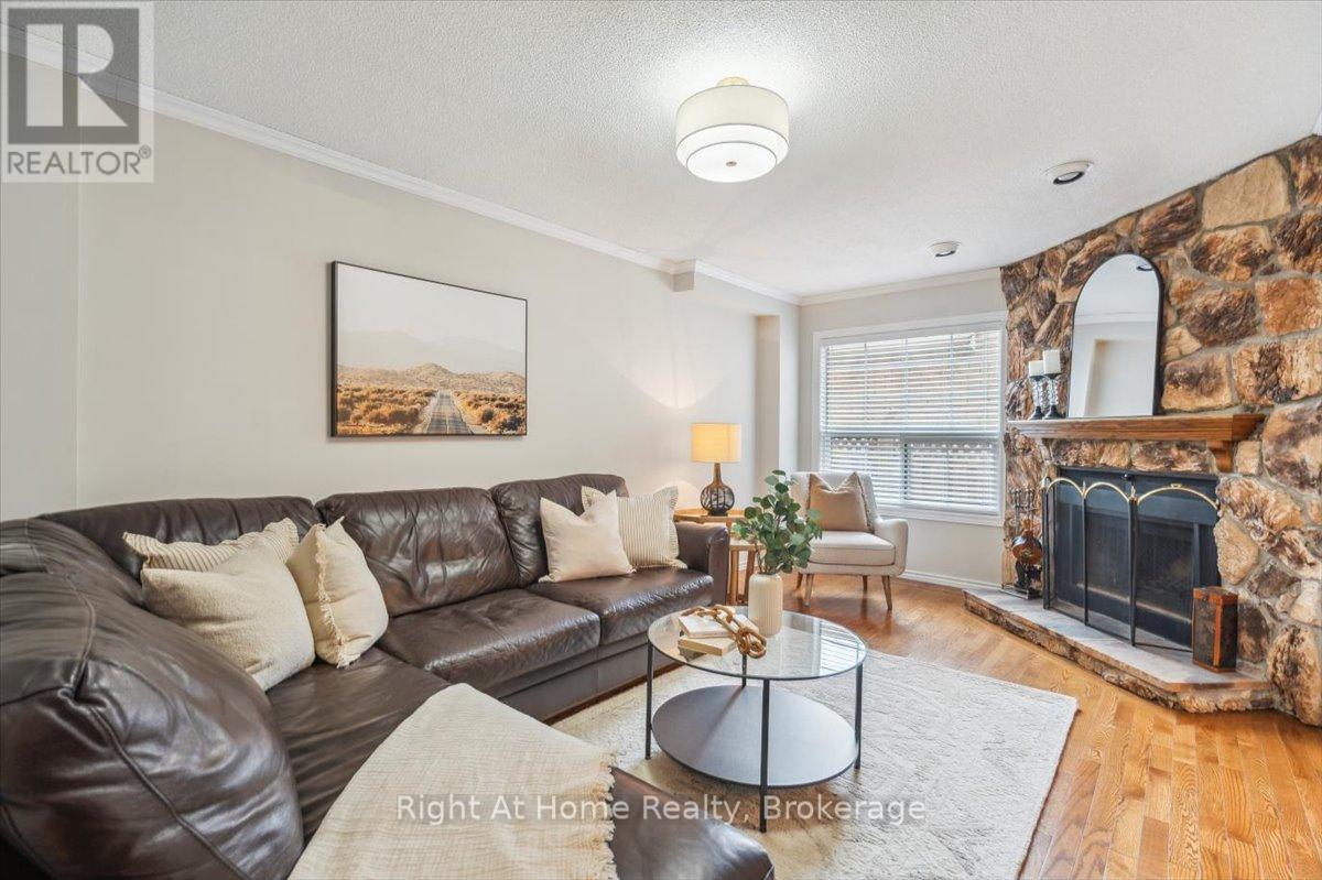 236 O'donoghue Avenue, Oakville (Ro River Oaks), Ontario  L6H 3W6 - Photo 7 - W12203603