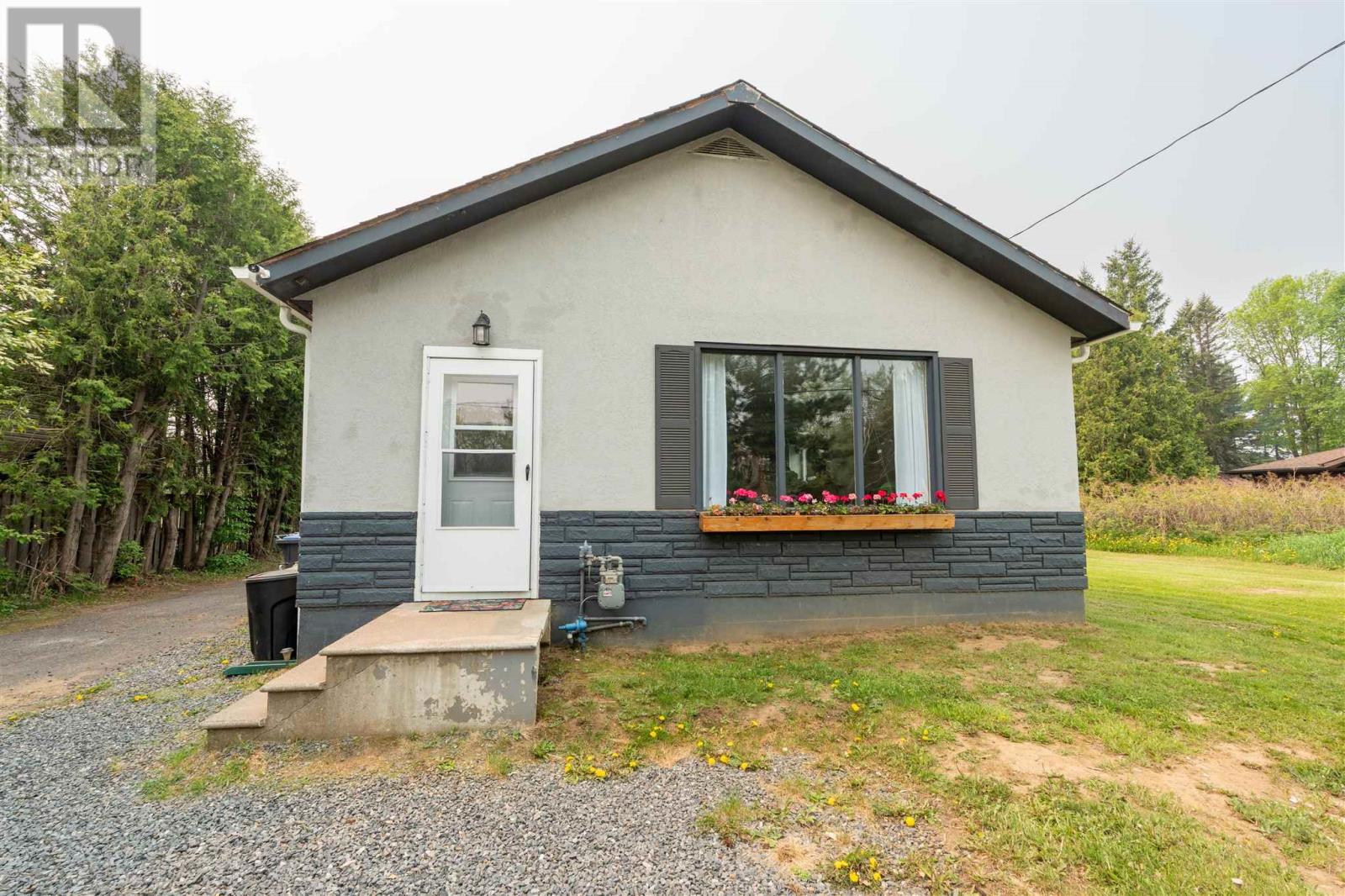 1874 Broadway Ave, Thunder Bay, Ontario  P7K 1L2 - Photo 2 - TB251562
