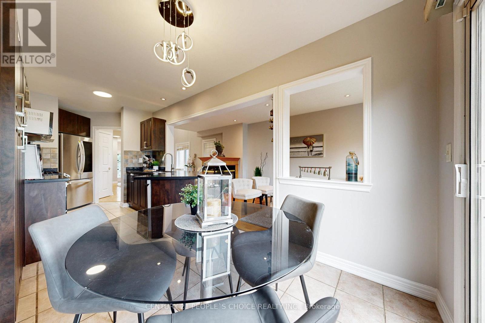 7095 Village Walk, Mississauga (Meadowvale Village), Ontario  L5W 1X5 - Photo 21 - W12203183