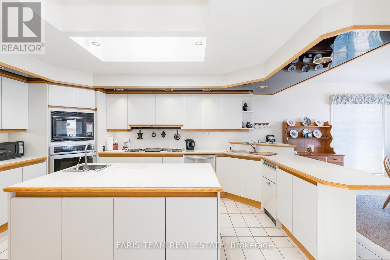 16 Beck Boulevard, Penetanguishene, Ontario  L9M 1C3 - Photo 4 - S12203149