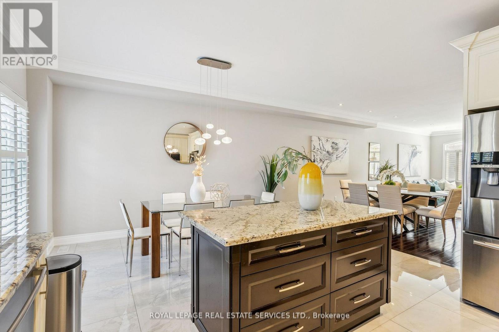 63 Long Branch Avenue, Toronto, Ontario  M8W 3J3 - Photo 11 - W12203530