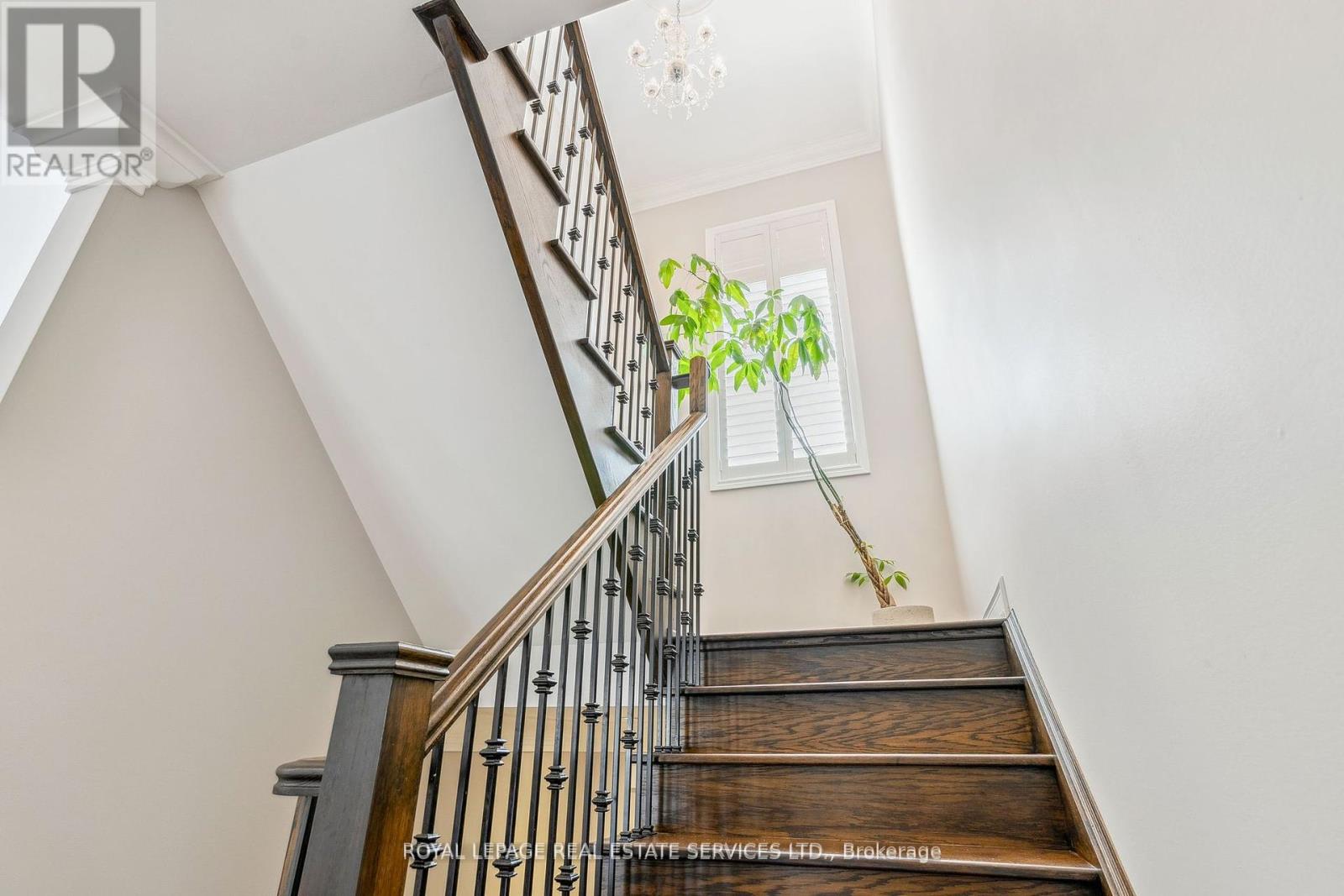 63 Long Branch Avenue, Toronto, Ontario  M8W 3J3 - Photo 13 - W12203530