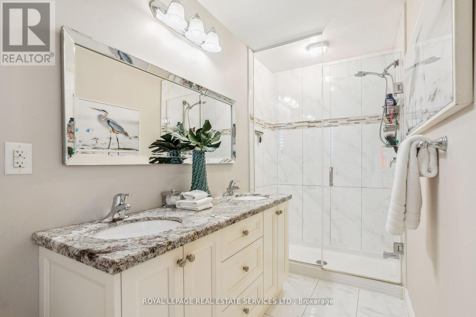 63 Long Branch Avenue, Toronto, Ontario  M8W 3J3 - Photo 15 - W12203530