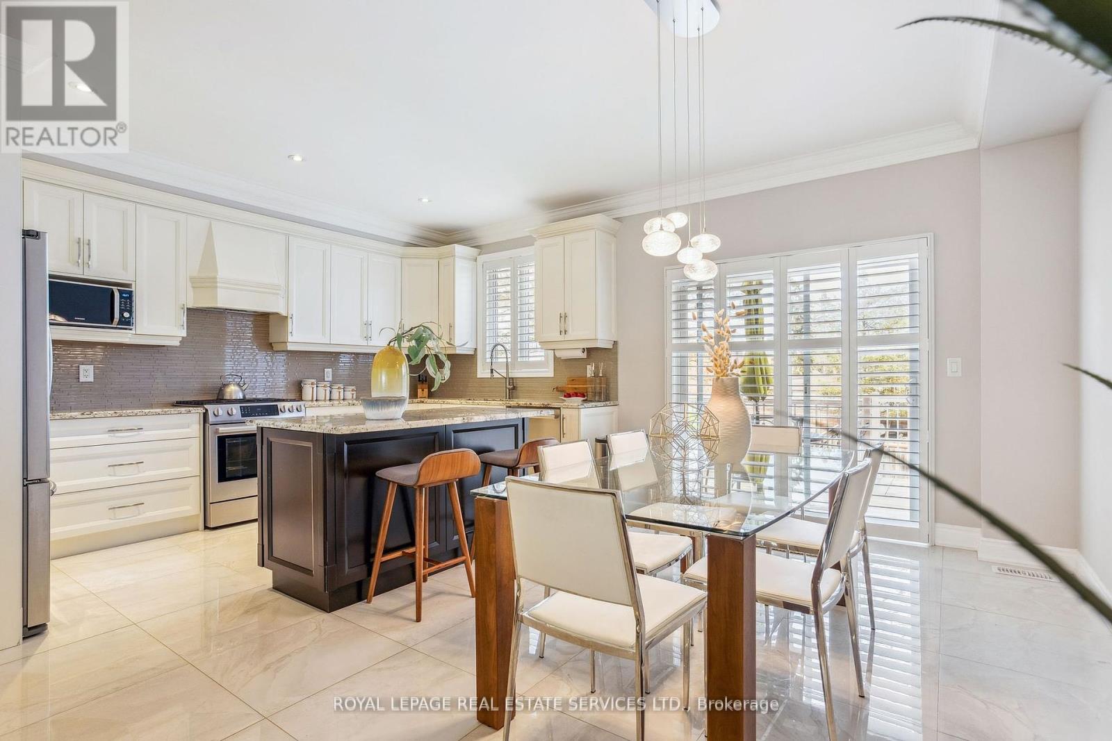 63 Long Branch Avenue, Toronto, Ontario  M8W 3J3 - Photo 5 - W12203530
