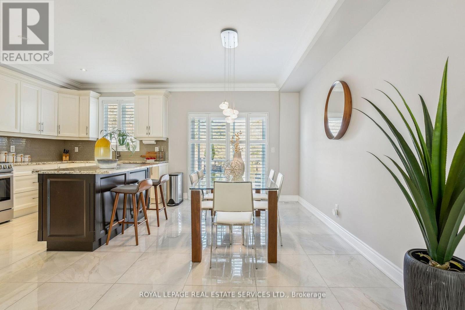 63 Long Branch Avenue, Toronto, Ontario  M8W 3J3 - Photo 6 - W12203530