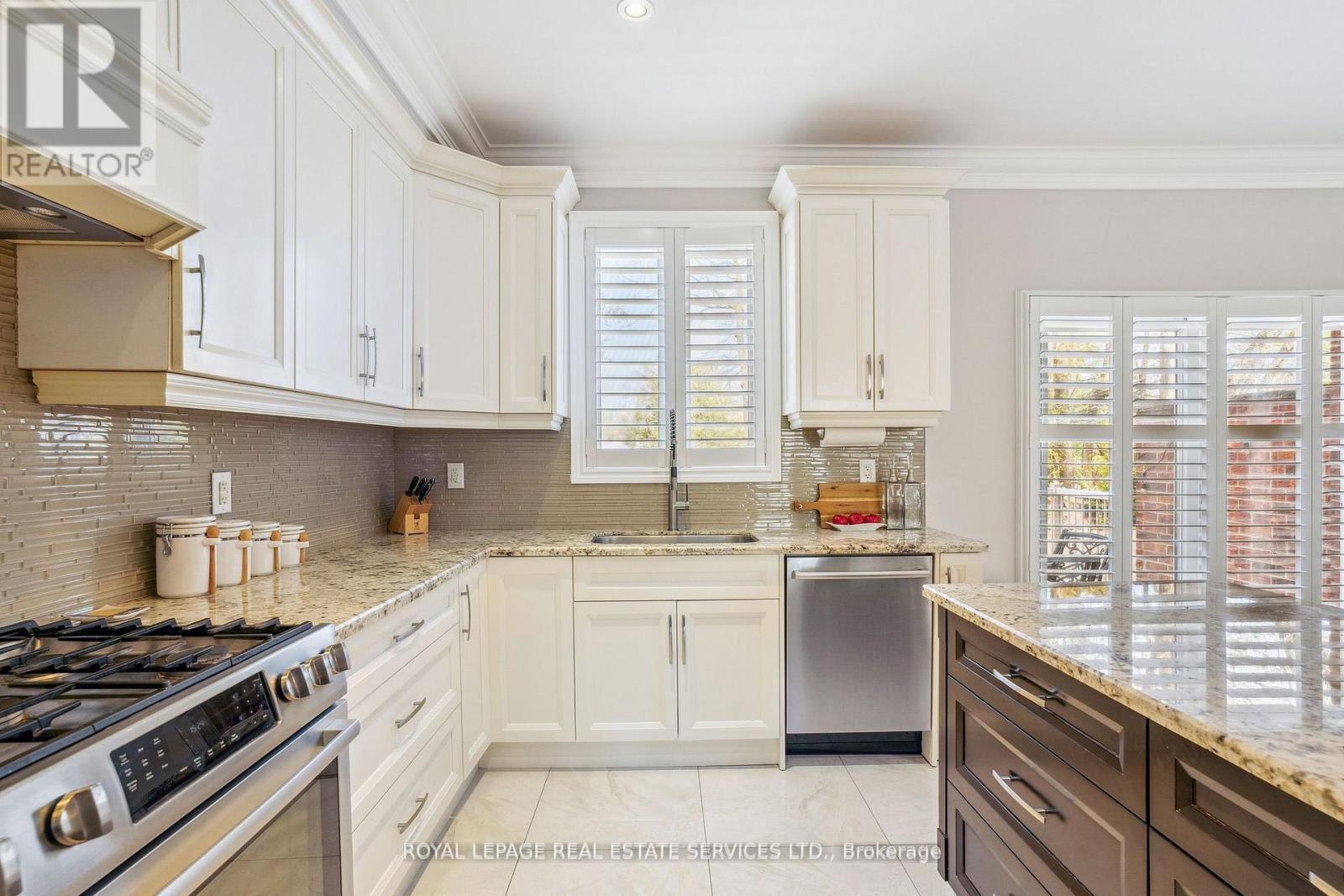 63 Long Branch Avenue, Toronto, Ontario  M8W 3J3 - Photo 9 - W12203530
