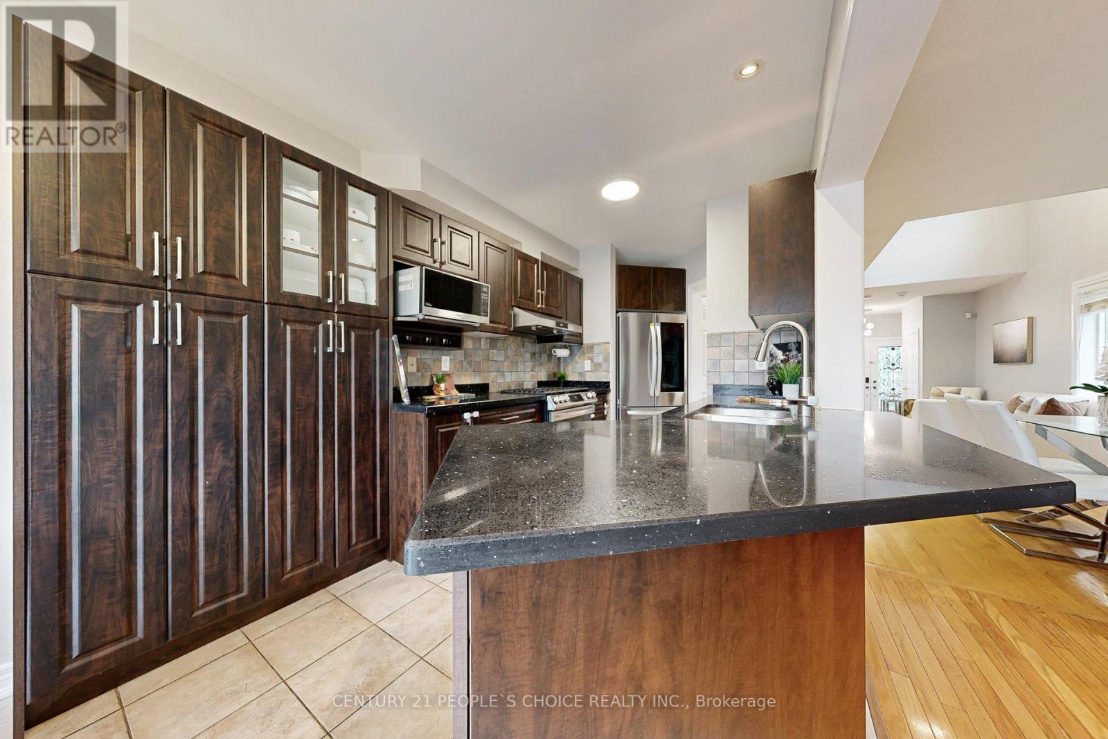 7095 Village Walk, Mississauga (Meadowvale Village), Ontario  L5W 1X5 - Photo 18 - W12203183