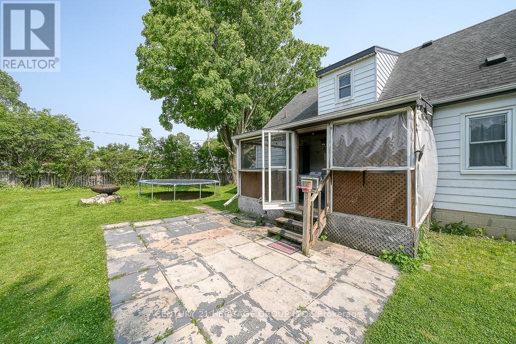 825 Maple Avenue, Woodstock (Woodstock - South), Ontario  N4S 2A5 - Photo 35 - X12197507