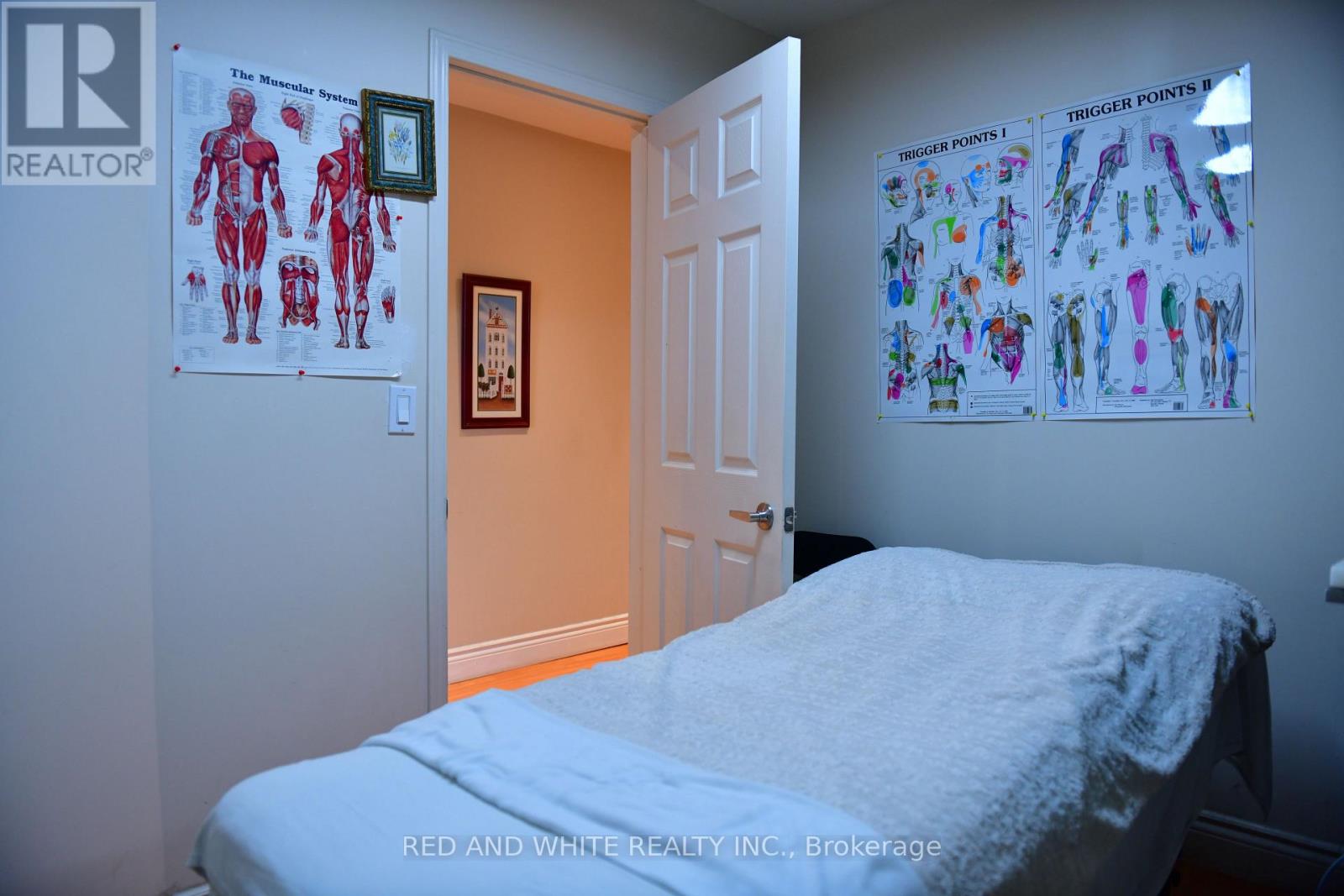 265 Queen Street S, Mississauga, Ontario  L5M 1L9 - Photo 6 - W8204286